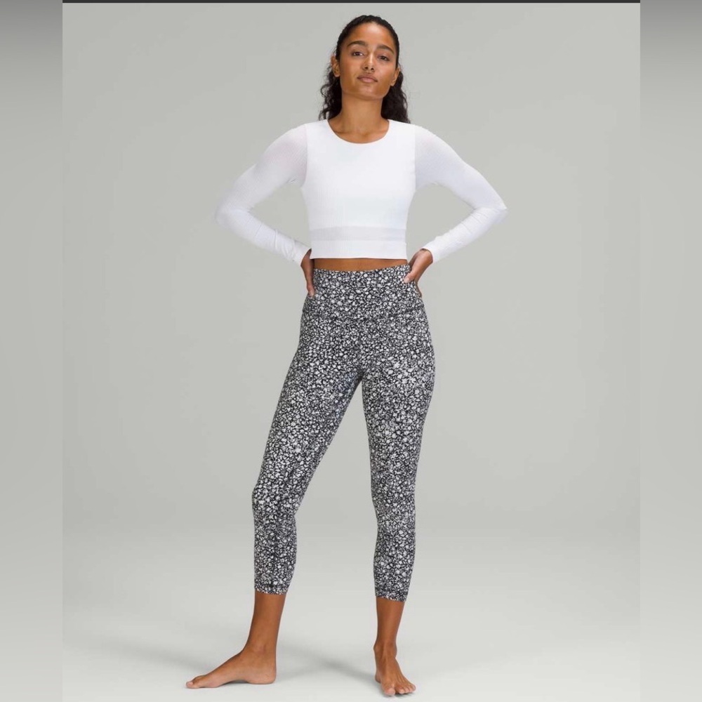 Lululemon Align Crop 23" Venture Floral Alpine White Black Size 14